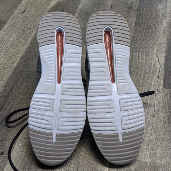 NWT UGG boots - Picture 3 of 6